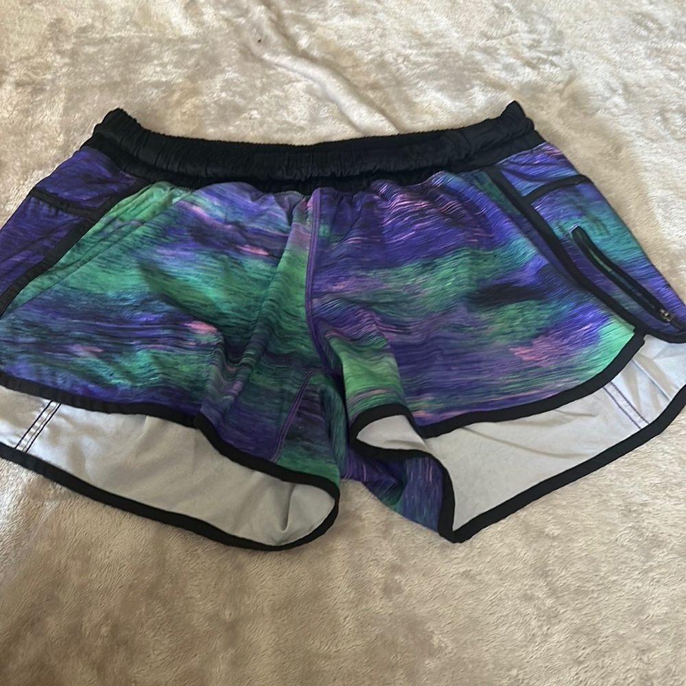 Lululemon tracker short III in Rio nights multi/black